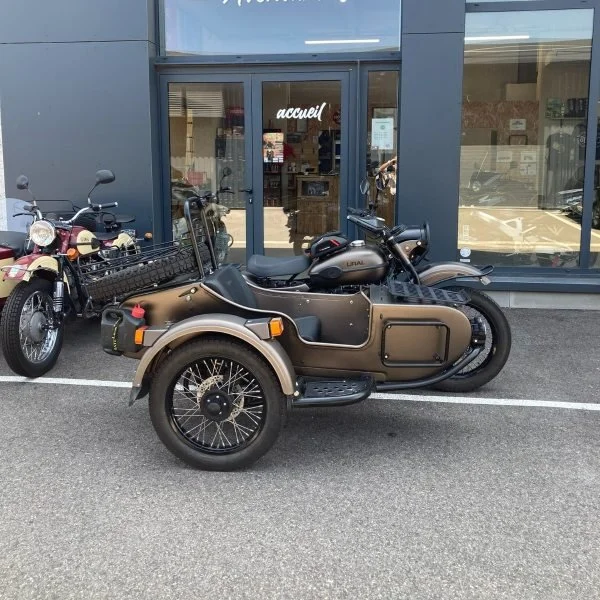 Le side-car Ural Gear Up 2RM de 2024 est un side-car d'occasion disponible dans notre dépot/vente de Valence
