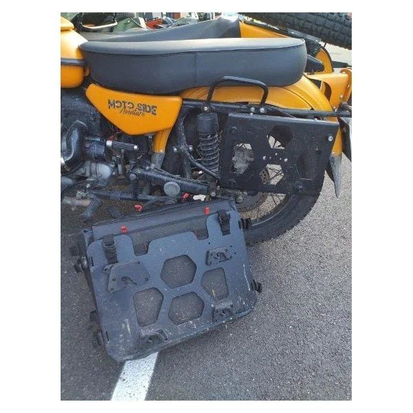 Conjunto de bola traseras SW-Motech con soporte y placa para sidecar Ural a través de Moto Side Aventure (distribuidor de sidecares Ural)
