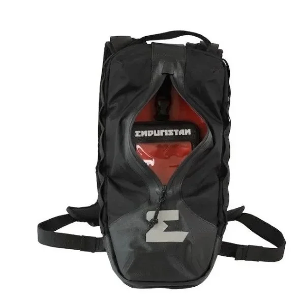 Mochila impermeable Enduristan Hurricane 7 compatible con los sidecares de la marca Ural Motorcycles