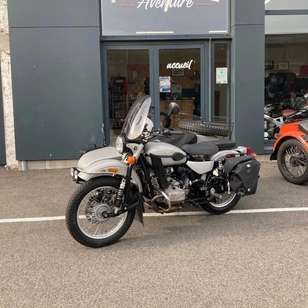 Le side-car Ural Sportsman 2RM 2022 est un side-car d'occasion de collection n'existant qu'en 20 modèle et disponible dans notre dépot/vente de Valence