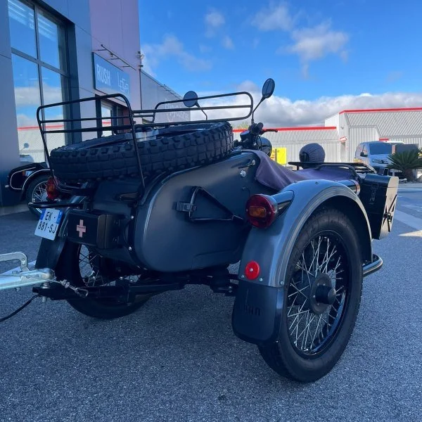 Le side-car Ural Ranger de 2017 avec remorque Ural est un side-car d'occasion de collection n'existant qu'en 20 modèle et disponible dans notre dépot/vente de Valence