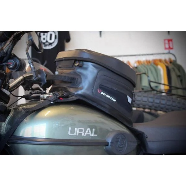 Sacoche de réservoir à sangles PRO Enduro WP, accessoire pour side-car Ural via Moto Side Aventure (concessionnaire sidecar Ural)