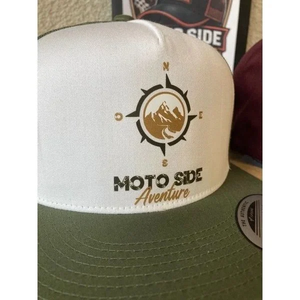 La gorra «Moto Side Aventure Classic trucker» verde es uno de los accesorios para sidecares Ural que ofrece Moto Side Aventure