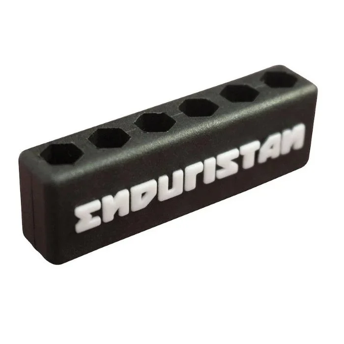 Le pack d'outils roulant de la marque Enduristan accessoire pour side-car Ural via Moto Side Aventure (concessionnaire side-car Ural)