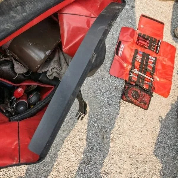 Le pack d'outils roulant de la marque Enduristan accessoire pour side-car Ural via Moto Side Aventure (concessionnaire side-car Ural)