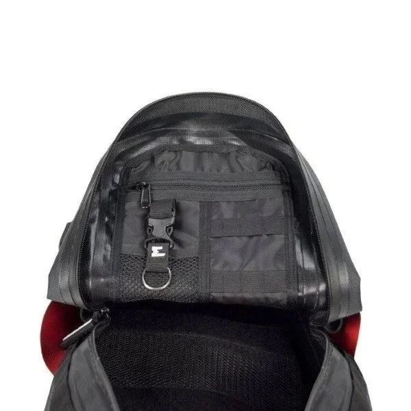 Mochila impermeable Enduristan Hurricane 15 compatible con los sidecares de la marca Ural Motorcycles