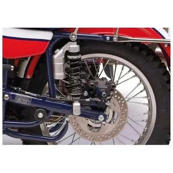 El amortiguador HCS plateado es un accesorio para sidecares Ural disponible a través de Moto Side Aventure (distribuidor de sidecares Ural)