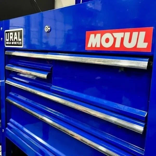 Hojas de pegatinas, Ural x MOTUL, 5 unidades; este conjunto te permite personalizar tu sidecar; accesorio para sidecar Ural a través de Moto Side Aventure (distribuidor de sidecares Ural)