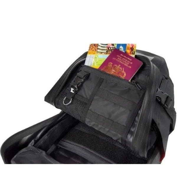 Mochila impermeable Enduristan Hurricane 25 compatible con los sidecares de la marca Ural Motorcycles