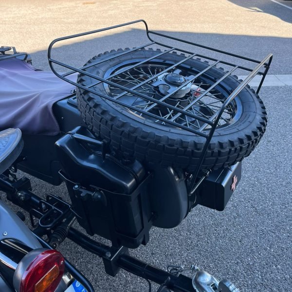 Le side-car Ural Ranger de 2017 avec remorque Ural est un side-car d'occasion de collection n'existant qu'en 20 modèle et disponible dans notre dépot/vente de Valence