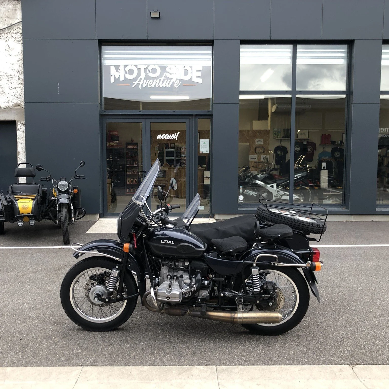 Le side-car Ural Sportsman 2018 est un side-car d'occasion avec 12 500 km au compteur et disponible en dépot/vente dans notre atelier de Valence.