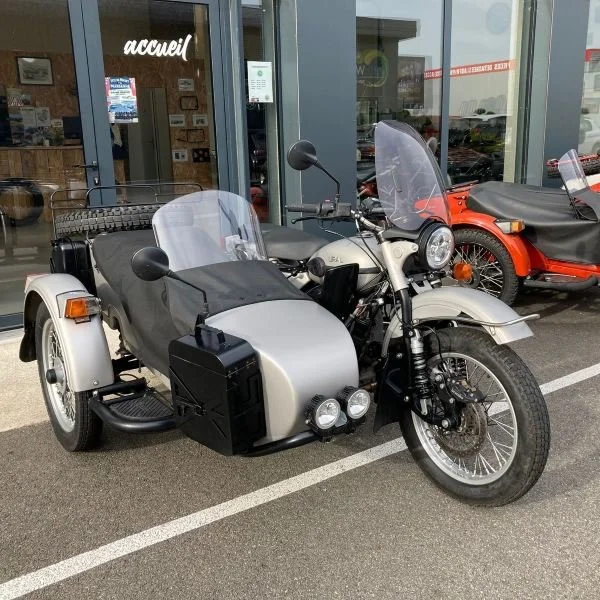Le side-car Ural Sportsman 2RM 2022 est un side-car d'occasion de collection n'existant qu'en 20 modèle et disponible dans notre dépot/vente de Valence