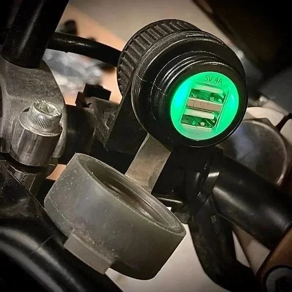 Cargador USB de 4A con doble salida e interruptor magnético, accesorio para sidecar Ural a través de Moto Side Aventure (distribuidor de sidecares Ural)