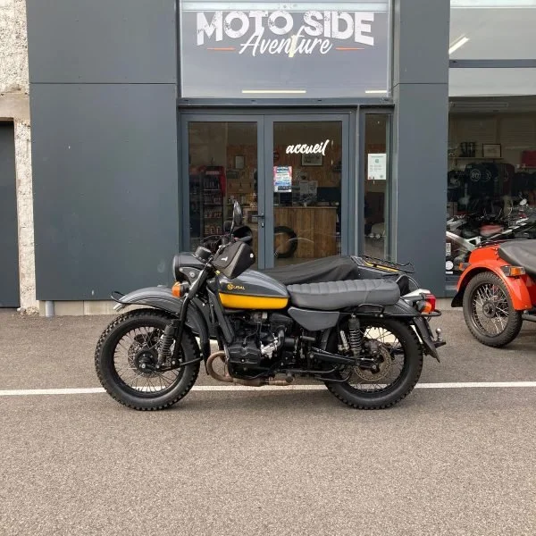 Le side-car Ural de série limitée Scrambler est un side-car d'occasion de collection n'existant qu'en 20 modèle et disponible dans notre dépot/vente de Valence