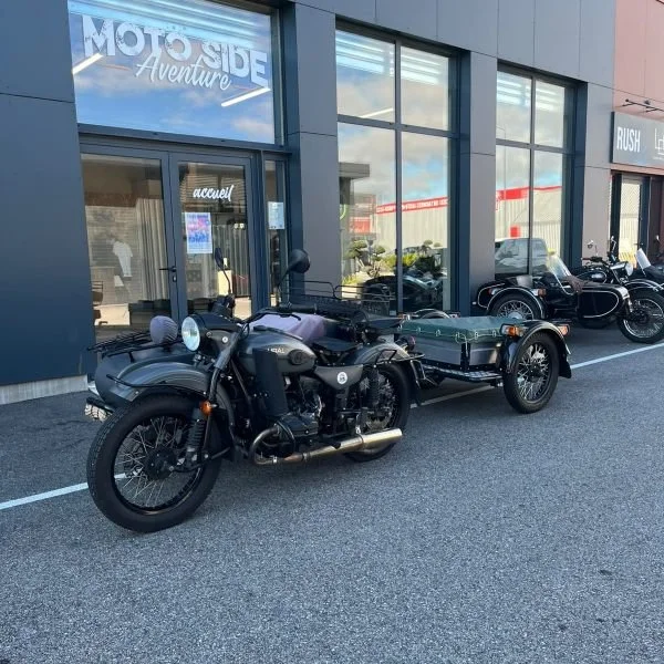 Le side-car Ural Ranger de 2017 avec remorque Ural est un side-car d'occasion de collection n'existant qu'en 20 modèle et disponible dans notre dépot/vente de Valence