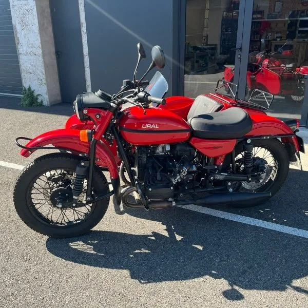 Ural Ct Octobre rouge série limitée 2/20 de 2016 à une roue motrice, side-car d'occasion en dépôt/vente via Moto Side Aventure