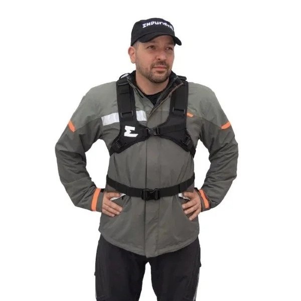 Mochila impermeable Enduristan Hurricane 15 compatible con los sidecares de la marca Ural Motorcycles