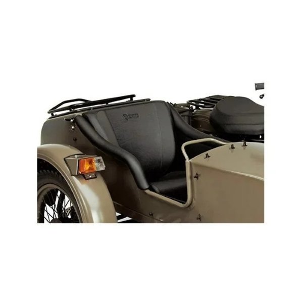 El reposabrazos negro para los lados derecho e izquierdo del sidecar es un accesorio para sidecares Ural disponible a través de Moto Side Aventure (distribuidor de sidecares Ural)