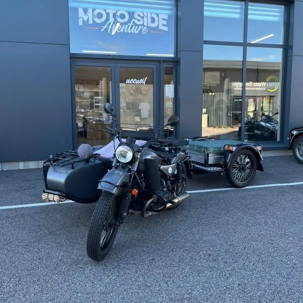 Le side-car Ural Ranger de 2017 avec remorque Ural est un side-car d'occasion de collection n'existant qu'en 20 modèle et disponible dans notre dépot/vente de Valence