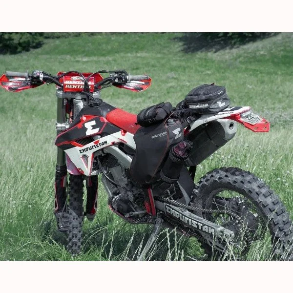 L'étui à bouteille de la marque Enduristan compatible avec les side-cars de marque Ural Motorcycles