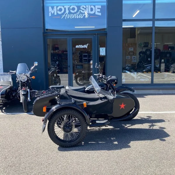 Le side-car Ural T TWD 750 de 2018 est un side-car d'occasion de collection n'existant qu'en 20 modèle et disponible dans notre dépot/vente de Valence