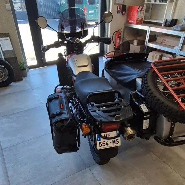 Conjunto de bola traseras SW-Motech con soporte y placa para sidecar Ural a través de Moto Side Aventure (distribuidor de sidecares Ural)