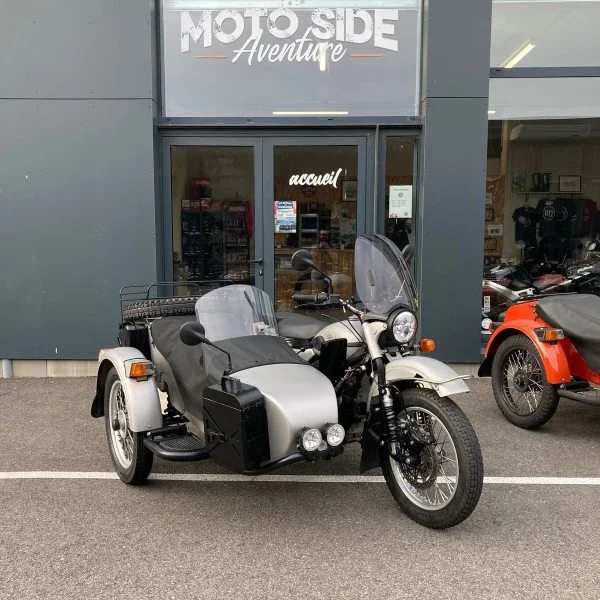 Le side-car Ural Sportsman 2RM 2022 est un side-car d'occasion de collection n'existant qu'en 20 modèle et disponible dans notre dépot/vente de Valence