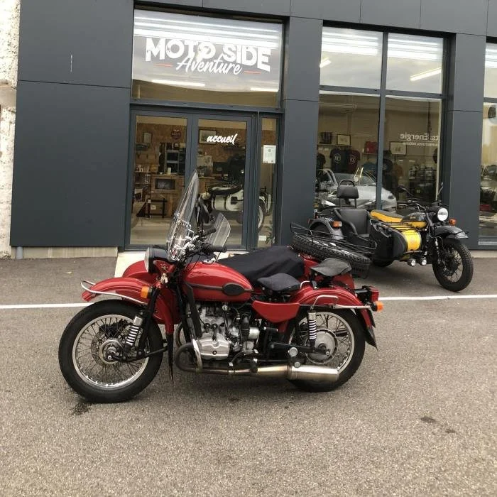 Le side-car Ural Patrol 2014 est un side-car d'occasion à carburateur avec 24 500 km au compteur et disponible en dépot/vente dans notre atelier de Valence.
