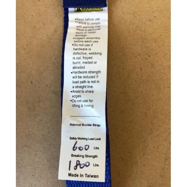 La sangle d'arrimage à cliquet est un accessoire pensé pour transporter vos bagages plus facilement sur votre side-car Ural.