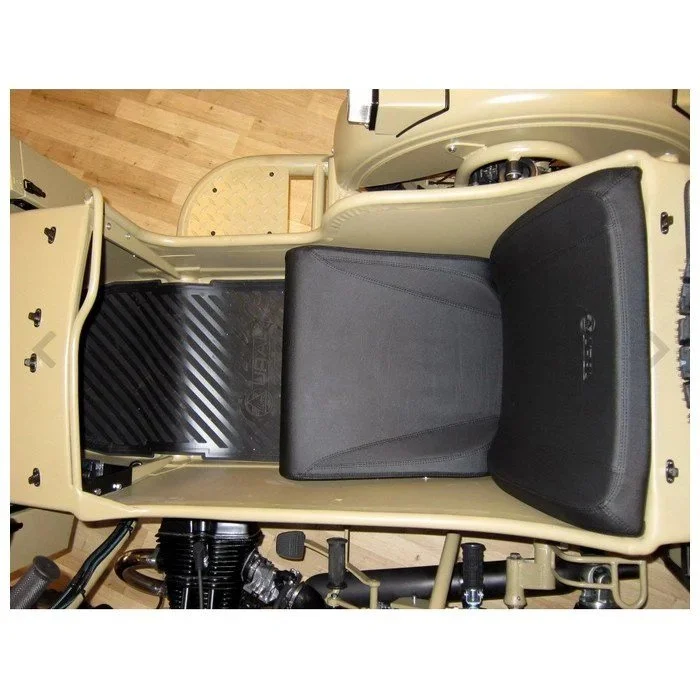 Le siège de side-car complet avec dossier et coffre à bagages est un accessoire pour side-car Ural via Moto Side Aventure (concessionnaire side-car Ural)