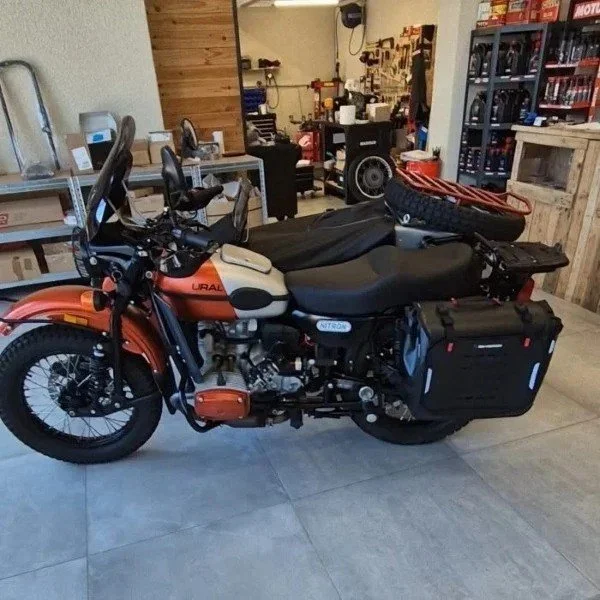 Conjunto de bola traseras SW-Motech con soporte y placa para sidecar Ural a través de Moto Side Aventure (distribuidor de sidecares Ural)