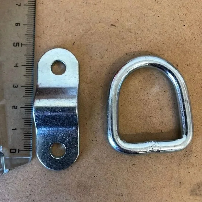 Le crochet d'arrimage à cliquet est un accessoire pensé pour transporter vos bagages plus facilement sur votre side-car Ural.