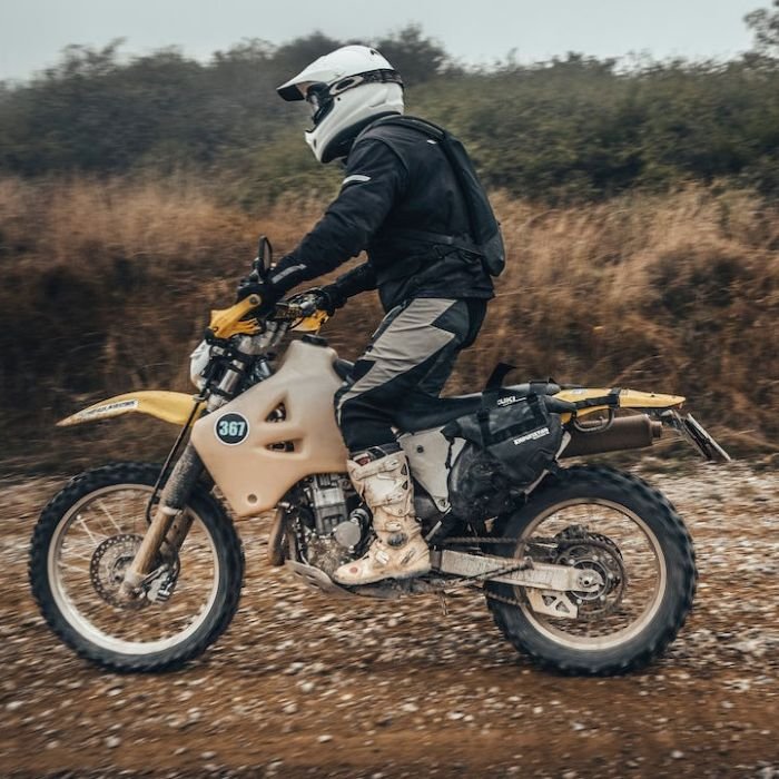 Sac à dos étanche d'hydratation Enduristan Hurricane Lyndon compatible avec les side-cars de marque Ural Motorcycles