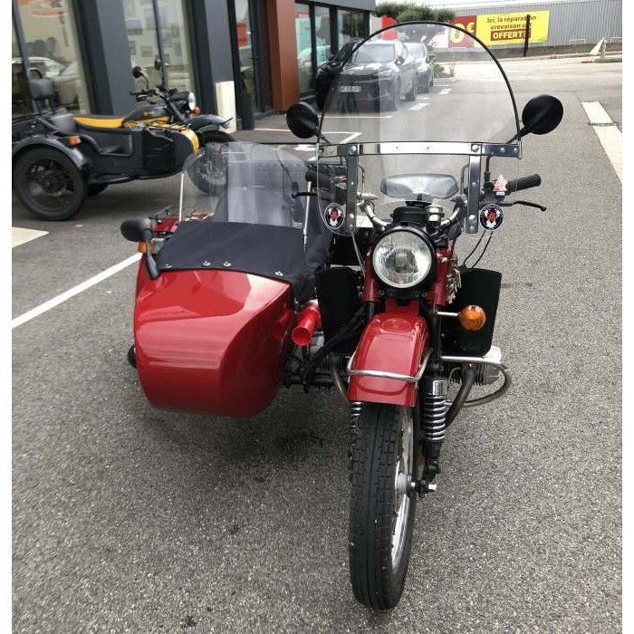 Le side-car Ural Patrol 2014 est un side-car d'occasion à carburateur avec 24 500 km au compteur et disponible en dépot/vente dans notre atelier de Valence.