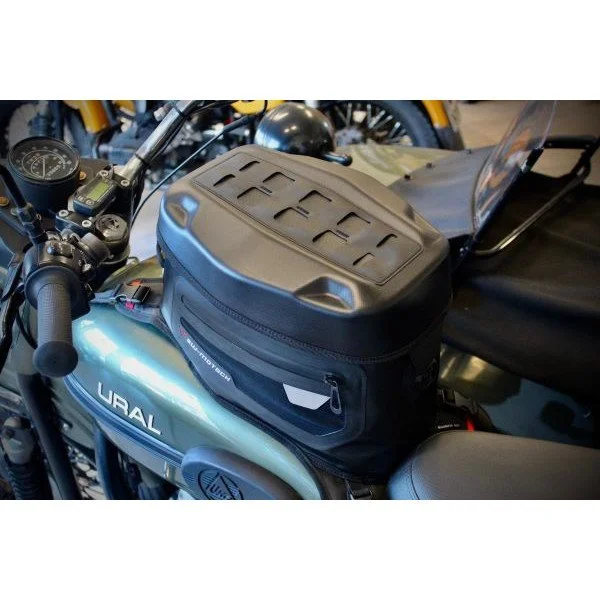 Sacoche de réservoir à sangles PRO Enduro WP, accessoire pour side-car Ural via Moto Side Aventure (concessionnaire sidecar Ural)