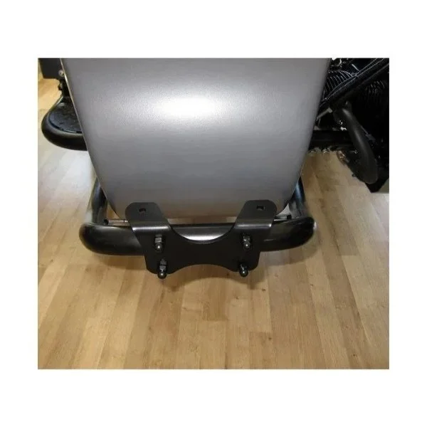 El kit de montaje para luces antiniebla, en color negro, es un accesorio para sidecares Ural de Moto Side Aventure (distribuidor oficial de sidecares Ural)
