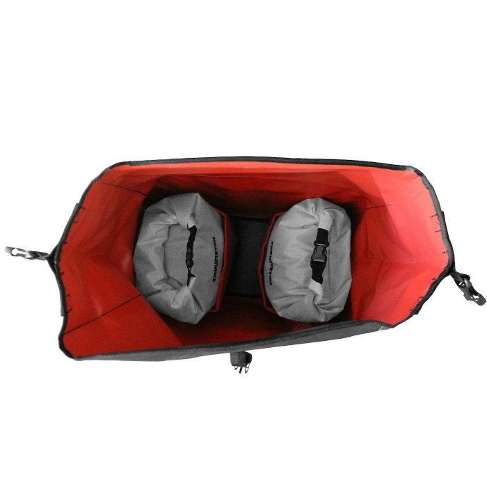 Sacoches Moonsoon 3 de la marque Enduristan pour le garde-boue compatible avec les side-cars de marque Ural Motorcycles
