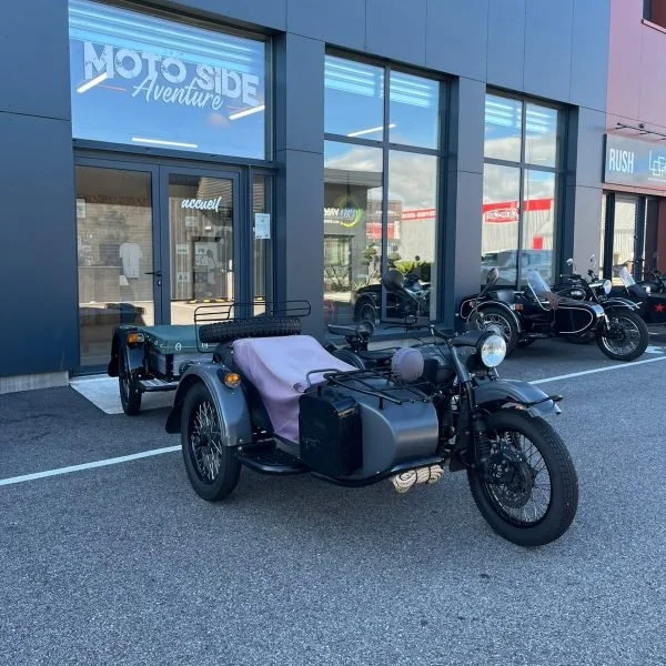 Le side-car Ural Ranger de 2017 avec remorque Ural est un side-car d'occasion de collection n'existant qu'en 20 modèle et disponible dans notre dépot/vente de Valence