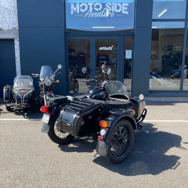 Le side-car Ural T TWD 750 de 2018 est un side-car d'occasion de collection n'existant qu'en 20 modèle et disponible dans notre dépot/vente de Valence