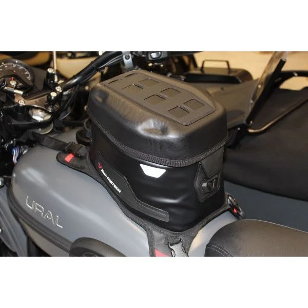 Sacoche de réservoir à sangles PRO Cross WP 5.5 L étanche, accessoire pour side-car Ural via Moto Side Aventure (concessionnaire sidecar Ural)