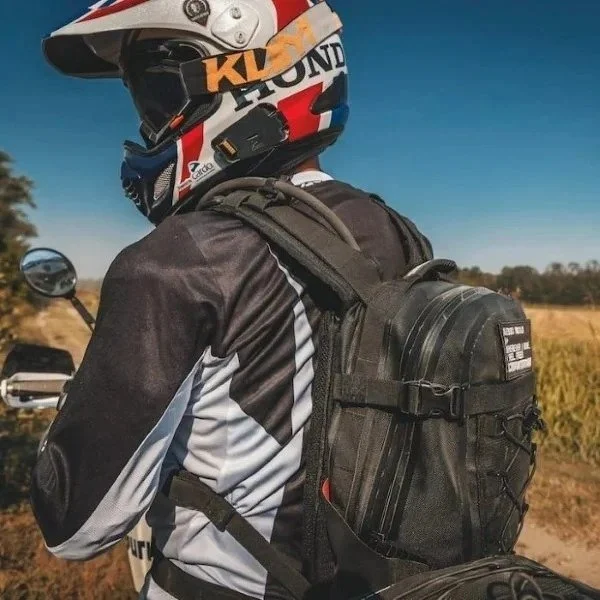 Mochila impermeable Enduristan Hurricane 15 compatible con los sidecares de la marca Ural Motorcycles