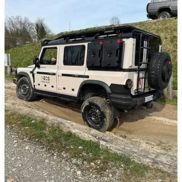 El bidón de gasóleo de 10 litros Overland Diesel forma parte de los accesorios de la marca Overland Fuel diseñados para los sidecares Ural.