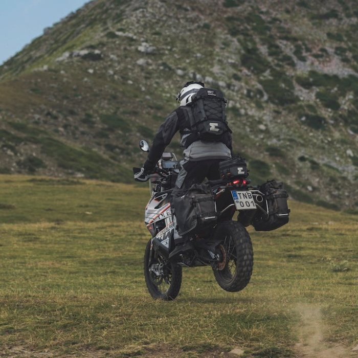 Sac à dos étanche Enduristan Hurricane 15 compatible avec les side-cars de marque Ural Motorcycles