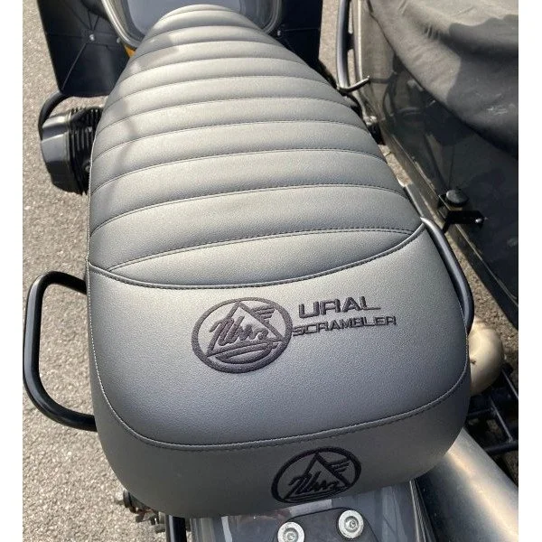 Le side-car Ural de série limitée Scrambler est un side-car d'occasion de collection n'existant qu'en 20 modèle et disponible dans notre dépot/vente de Valence