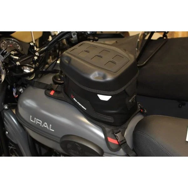 Sacoche de réservoir à sangles PRO Cross WP 5.5 L étanche, accessoire pour side-car Ural via Moto Side Aventure (concessionnaire sidecar Ural)