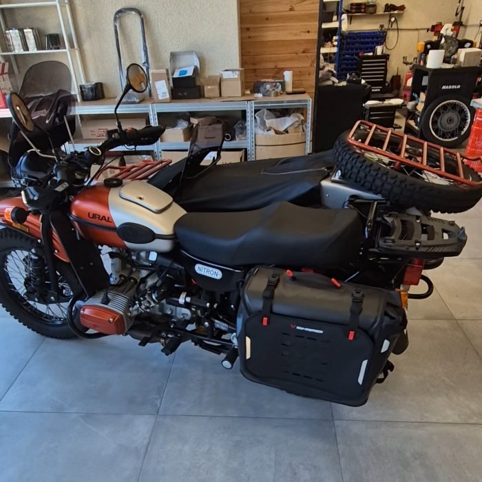 SysBag WP L avec platine d'adaptation gauche, accessoire pour side-car Ural via Moto Side Aventure (concessionnaire sidecar ural)