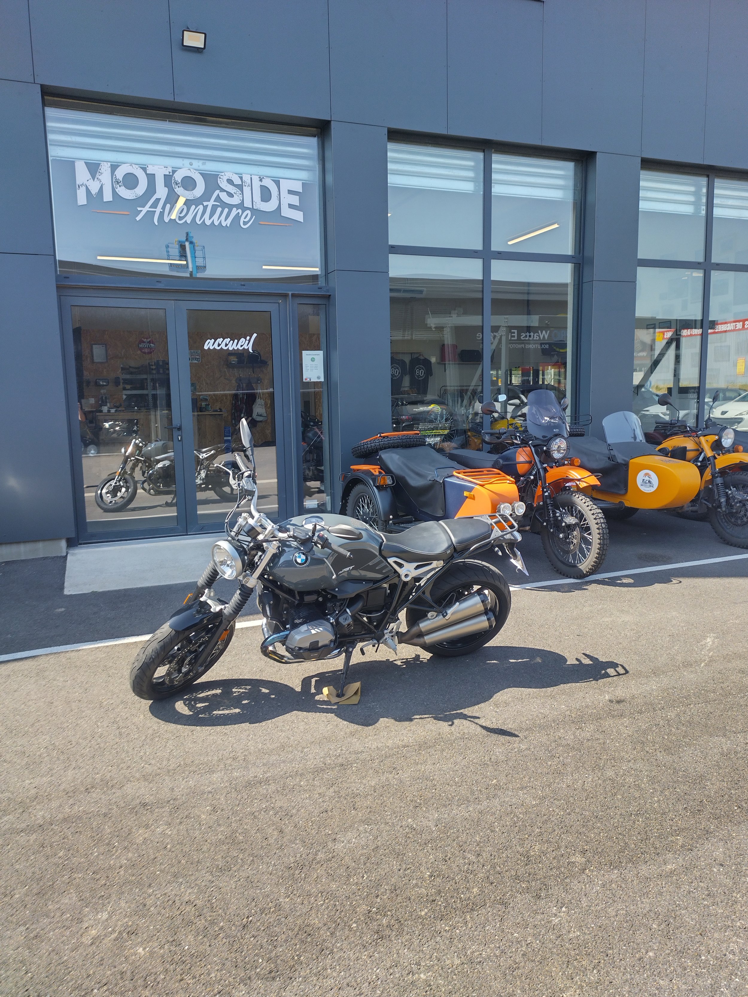 La moto BMW R nine T PURE (véhicule garantie 12 mois) est un véhicule d'occasion vendu en dépôt/vente chez Moto Side Aventure Valence