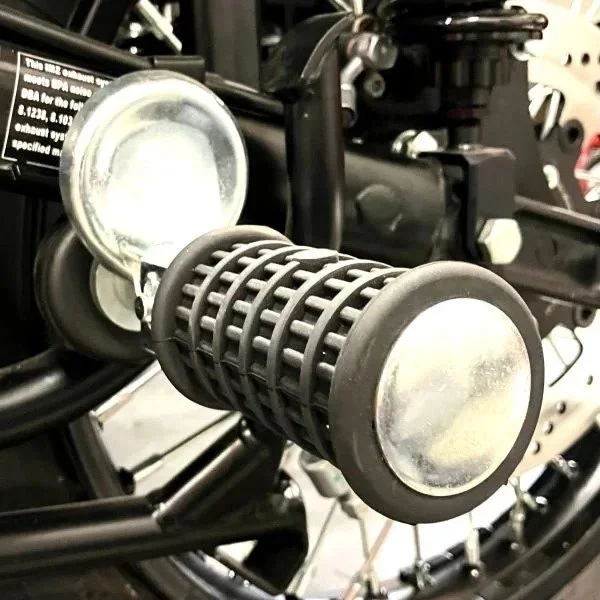 Repose-pieds passager, accessoire pour side-car Ural via Moto Side Aventure (concessionnaire side-car Ural)