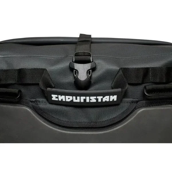 Las bolsas Moonsoon 3 de la marca Enduristan son un accesorio compatible con los sidecares de la marca Ural Motorcycles
