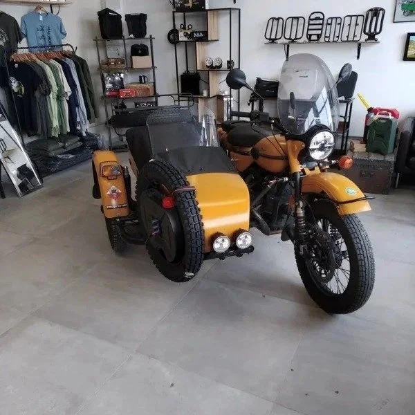 Bidón de gasolina Overland Fuel, redondo, 8,5 l, negro, accesorio Overland para sidecar Ural a través de Moto Side Aventure (distribuidor de sidecares Ural)